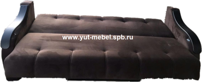 Лидер в велюре