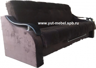 Лидер в велюре